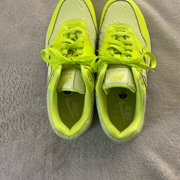 Nike Air Max 1 PRM
Volt Low Topography Shoes, Mens Sz 8 NWOT - Picture 1 of 8